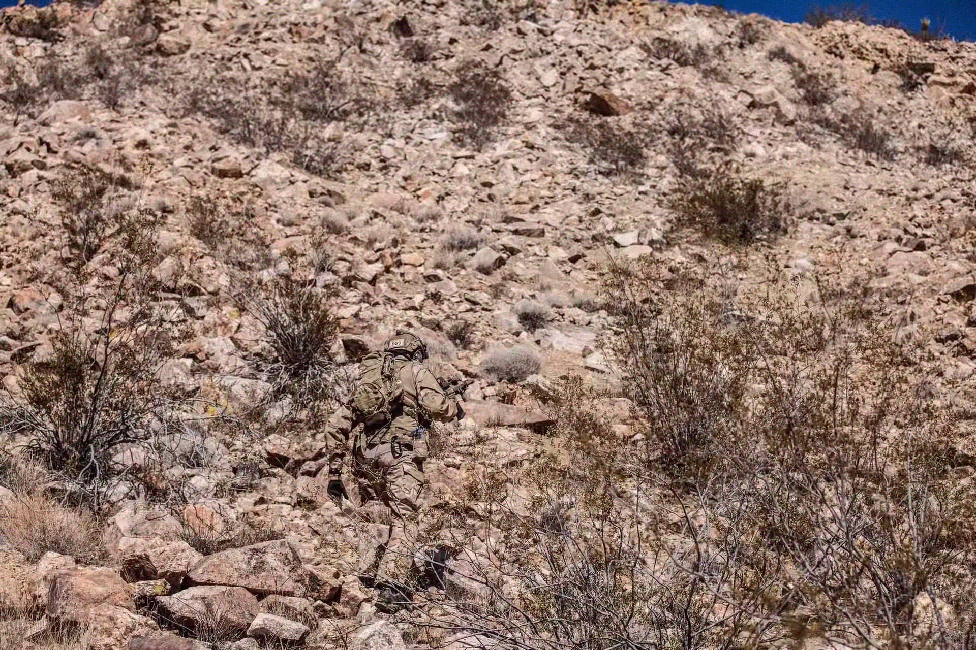 MultiCam® Arid pattern in sandy environment