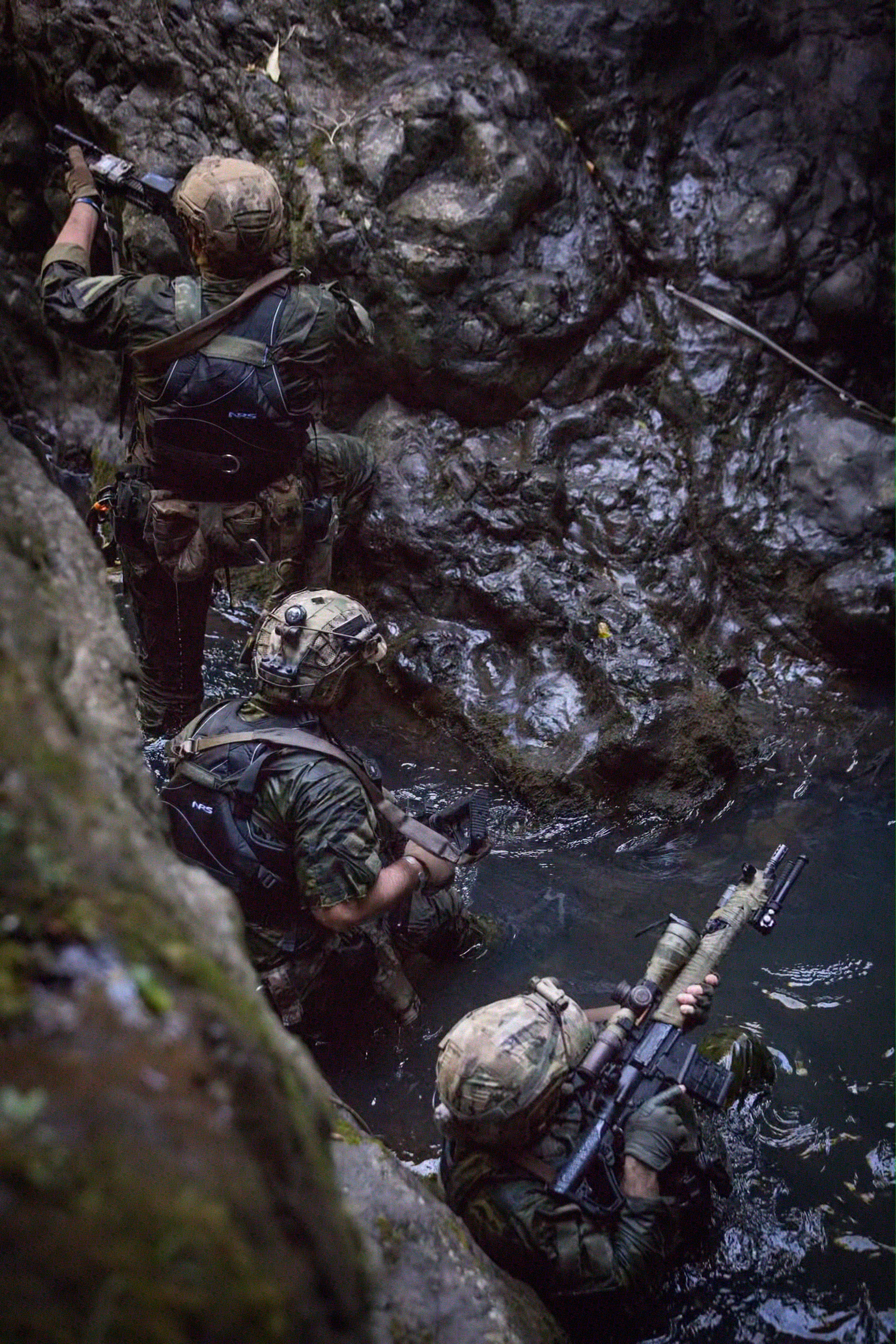 MultiCam® Tropic pattern in tropical vegetation